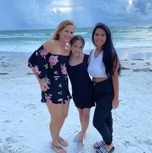 Meet your Posher, Yaima